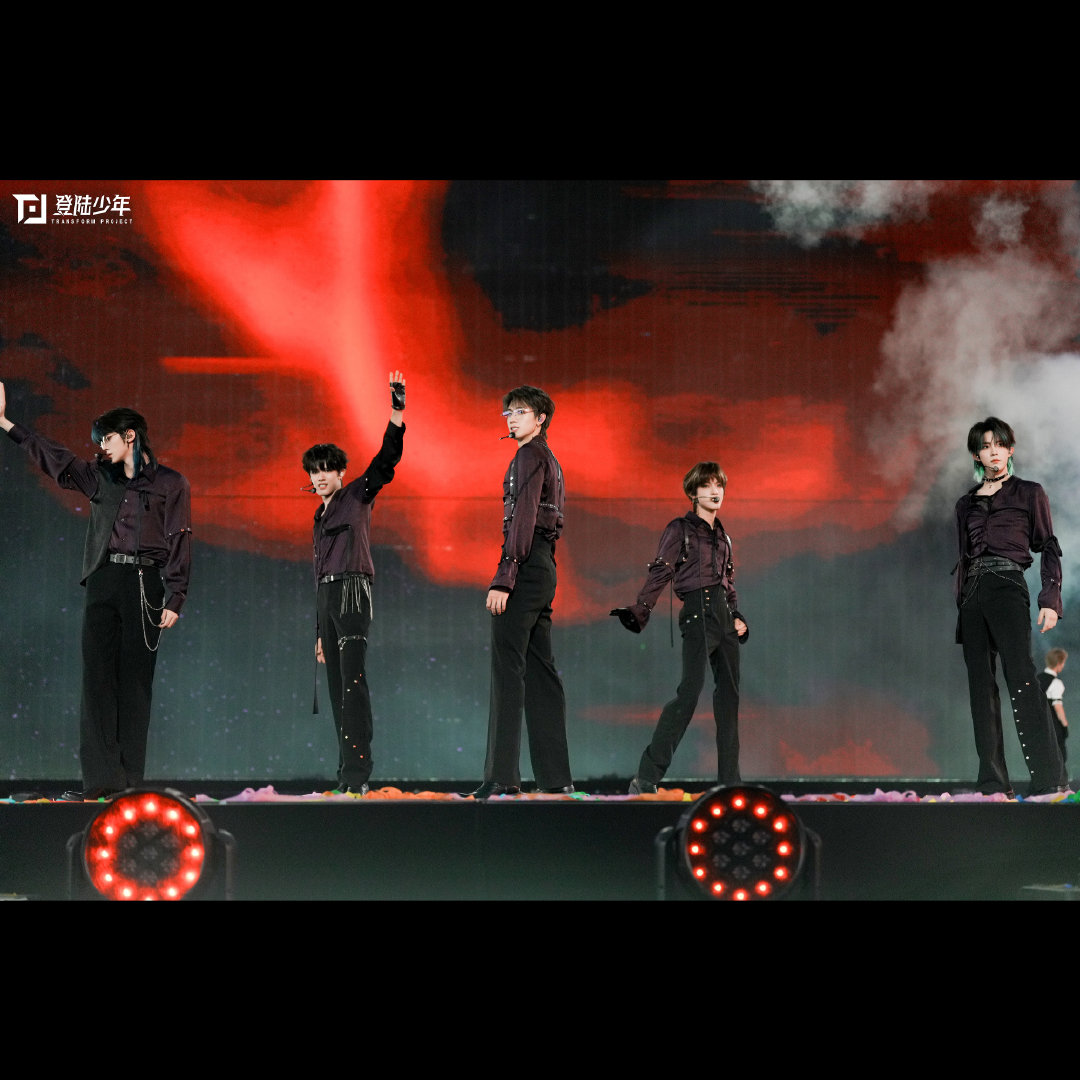 TOP澳门演唱会直播预约人数登陆少年演唱会单机位预约人数朱苏对视、极禹同步、左航