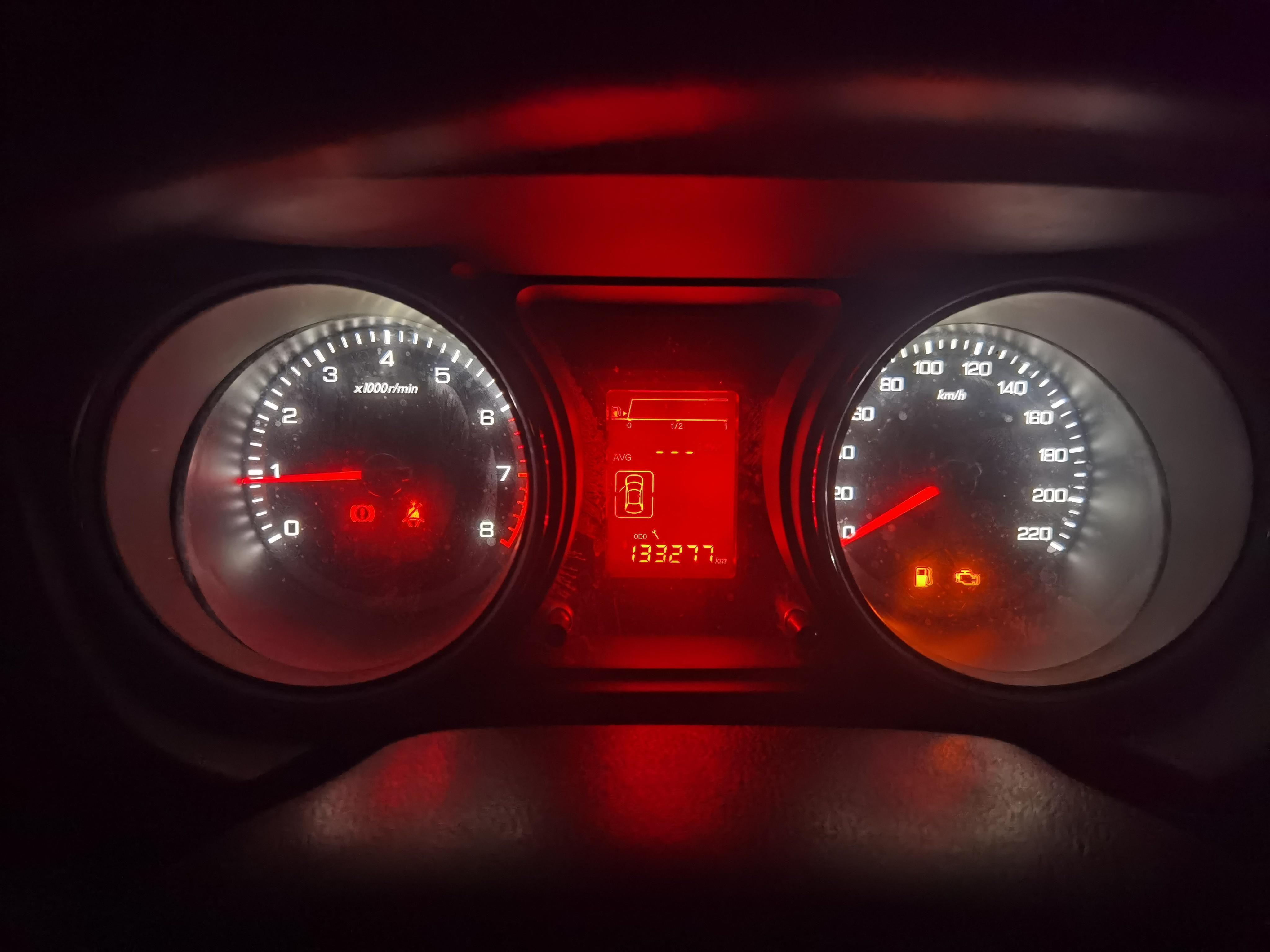 昨天下午请了一个代驾，送一台车到长丰看到油表亮了（油表刚亮），导航显示18公里。