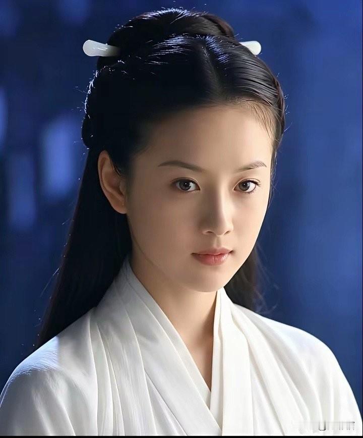 作为唯一戏里不输刘亦菲的女人，董洁的遗憾，大概就是没在颜值巅峰期，留下一个适配的