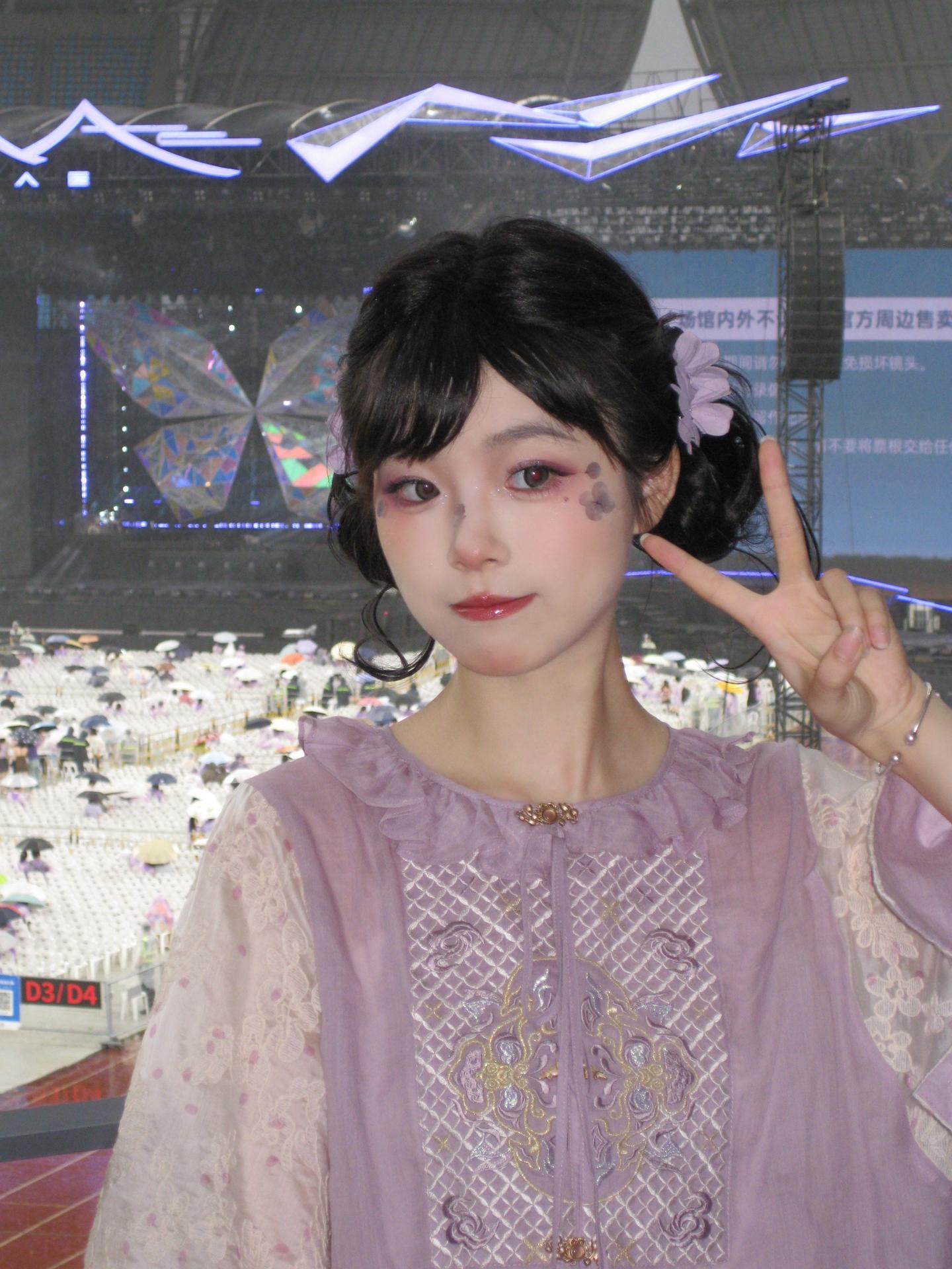 终于当了许嵩的紫色妹妹💜。演唱会紫色妹妹