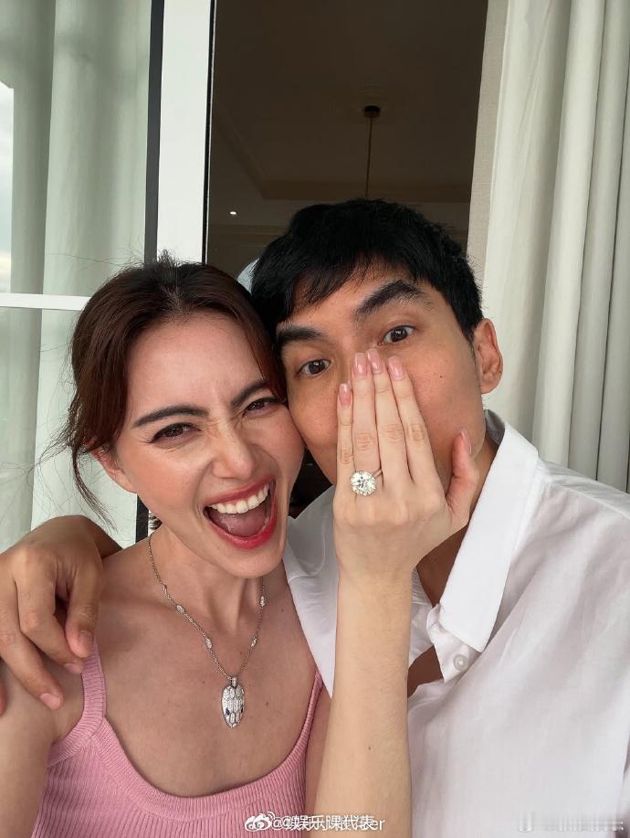 泰星mai年底举行婚礼泰星mai试婚纱了 与未婚夫Ter年底举行婚礼，具体日期怕
