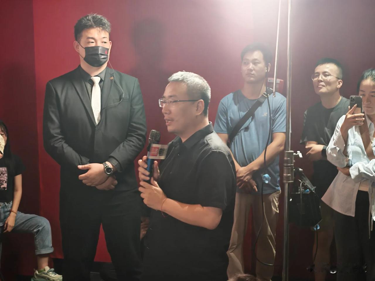 “陈佩斯老师，你快乐吗？”
老储的提问很扎心，这部电影其实是陈佩斯老师一生的写照