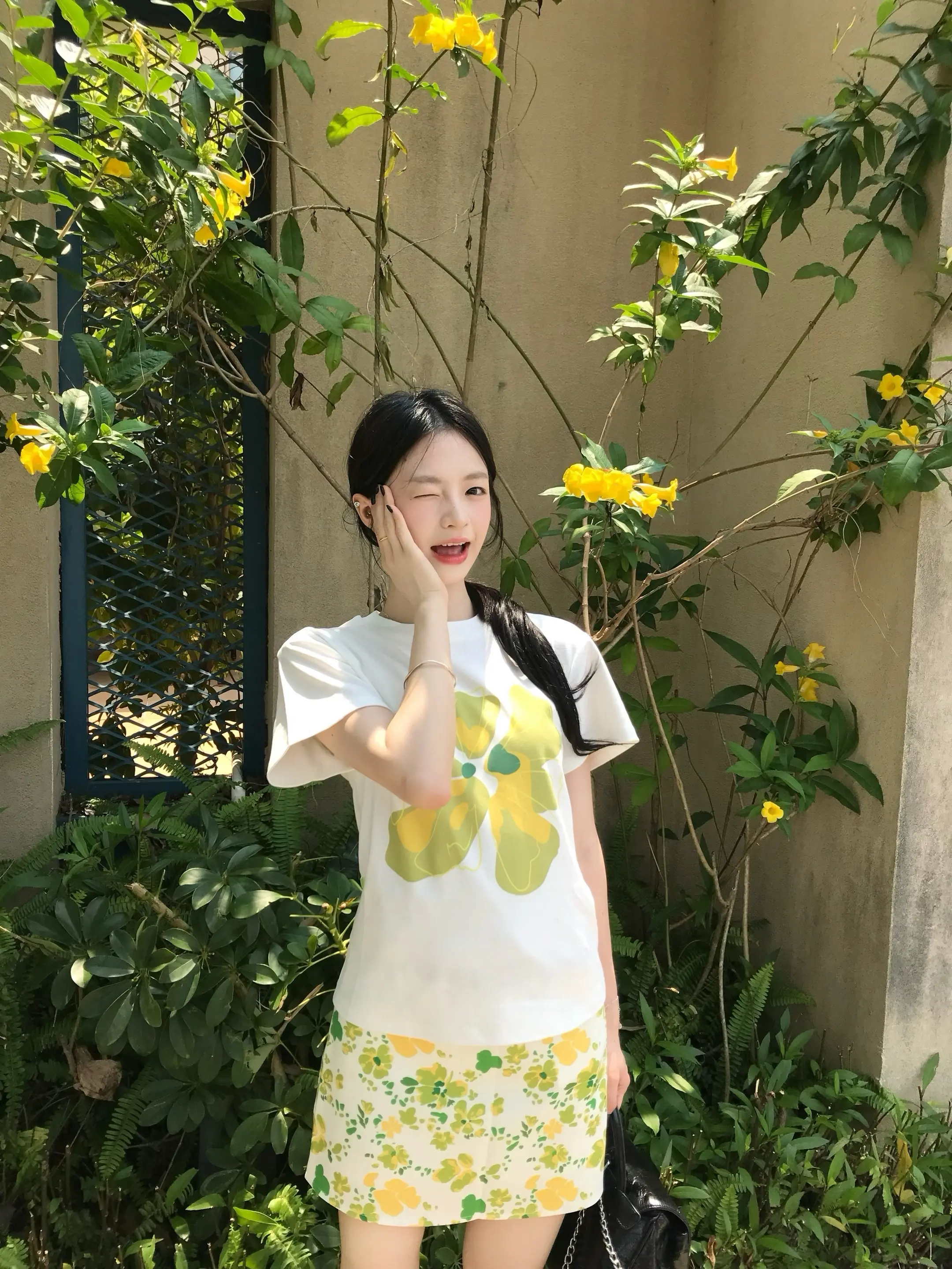 偷偷拍下你的样子 各种角度我都喜欢