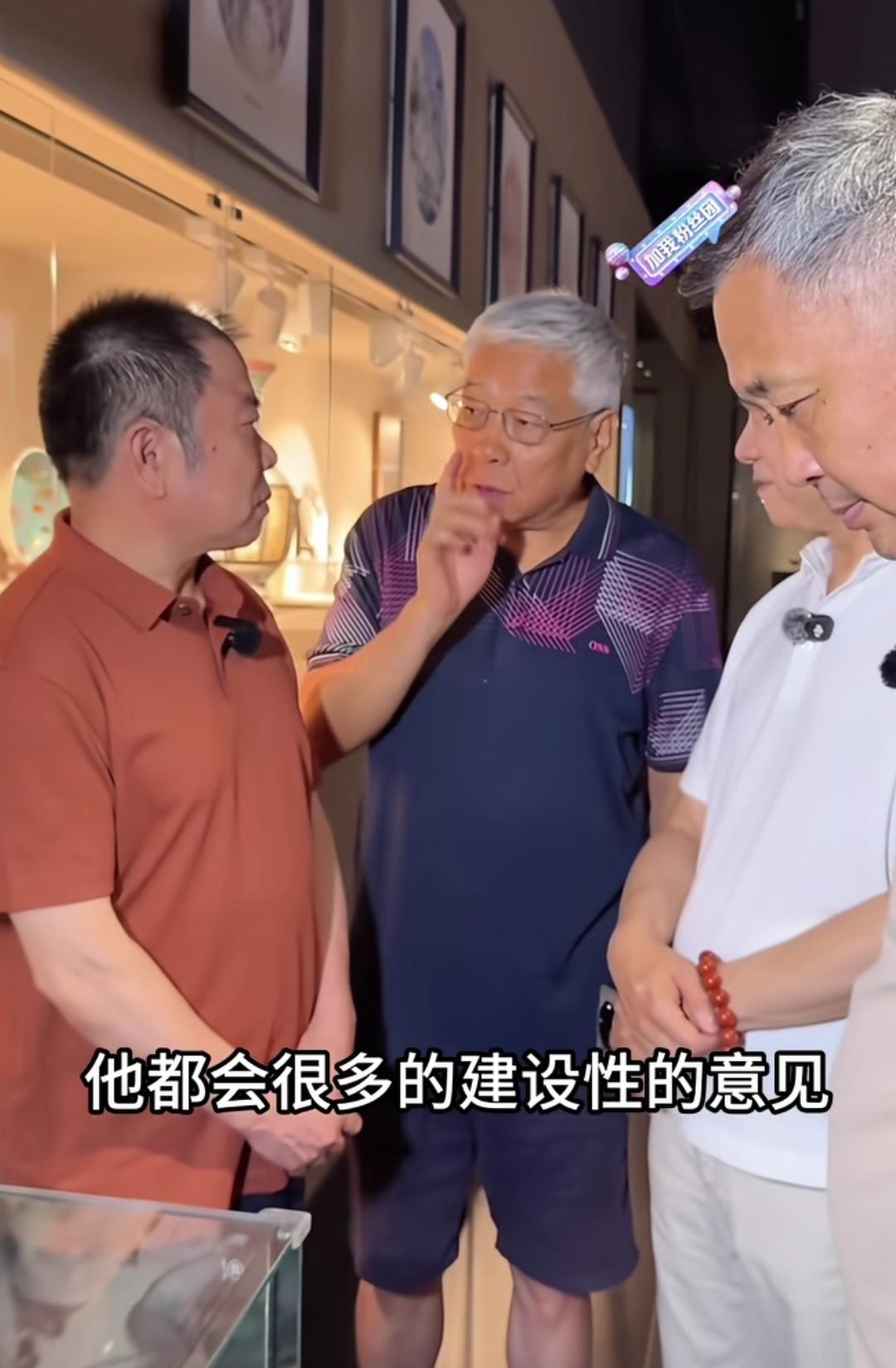张金卫对北京陶瓷艺术馆的陈总说：“沈巍在许多艺术场馆都会提出很多建设性的意见，比
