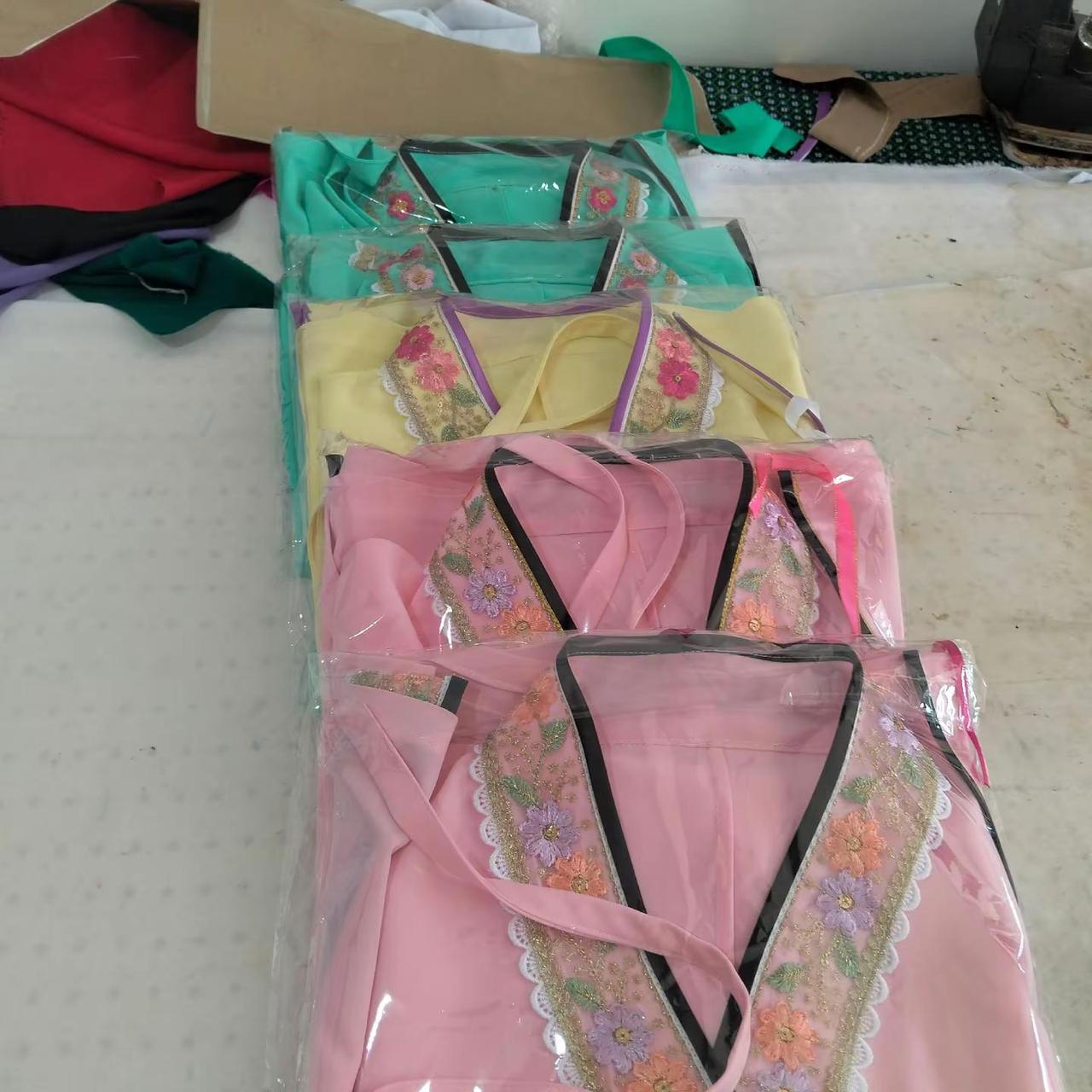 少数民族服装定制，纯手工刺绣