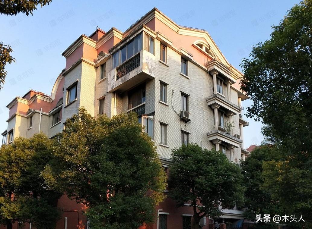 “洗房失败！”上海，女子和小自己13岁的男子结婚，说自己女儿想换更好的学校读书，