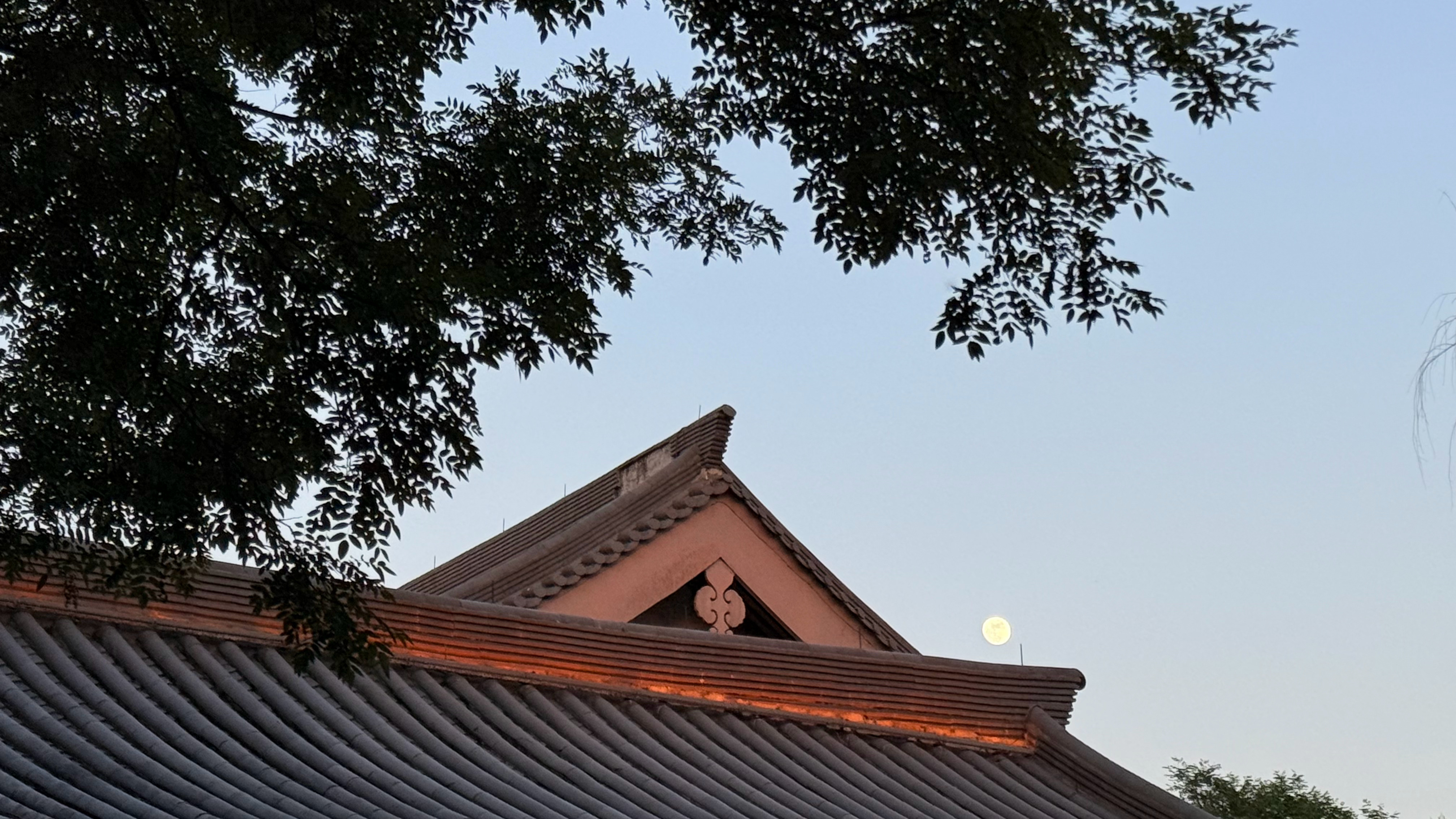 月亮。2026年5月29日19:47。