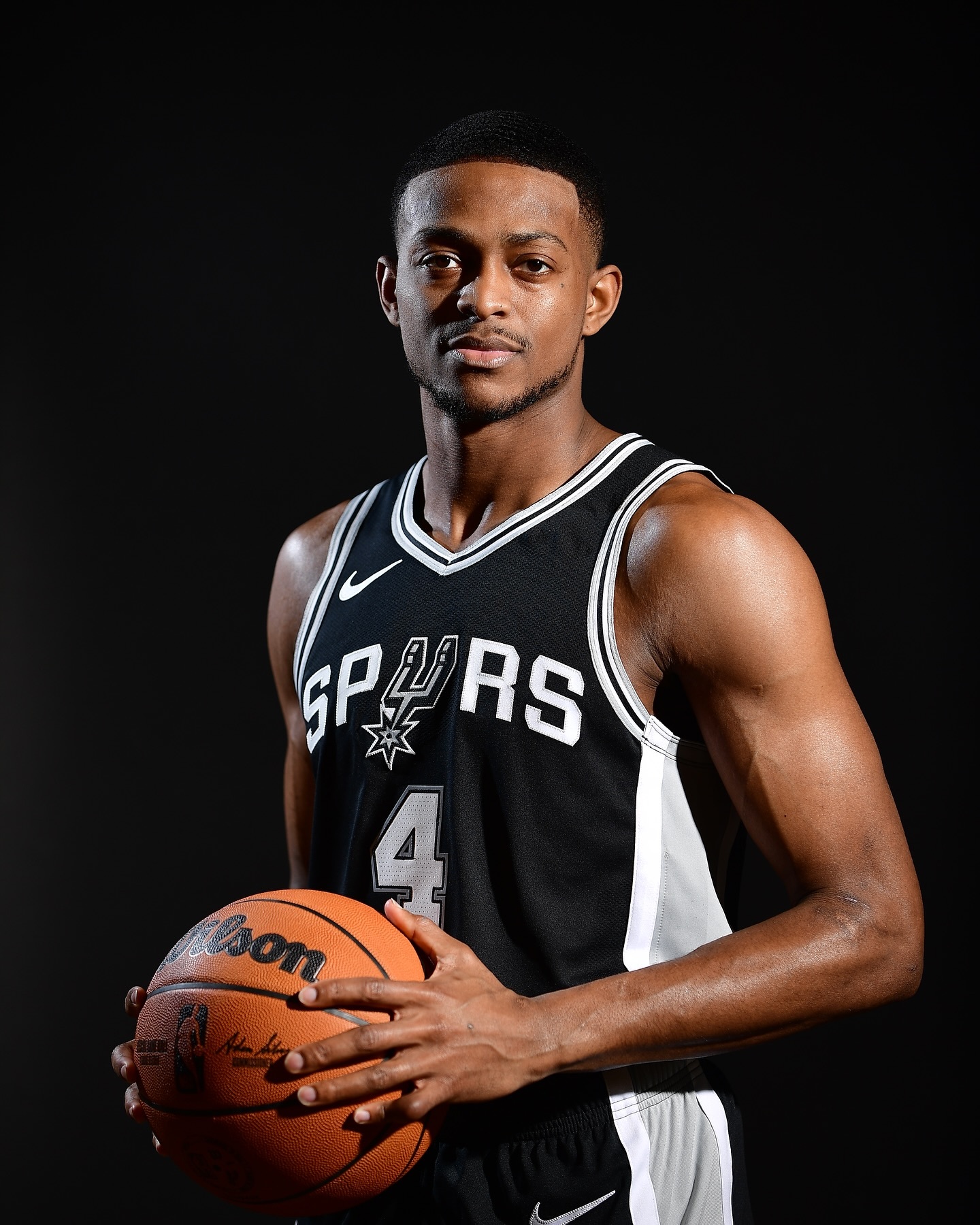 第四节剩下3分钟，福克斯投篮14中3，三分7中1，得到7分……NBA总决赛尼克斯