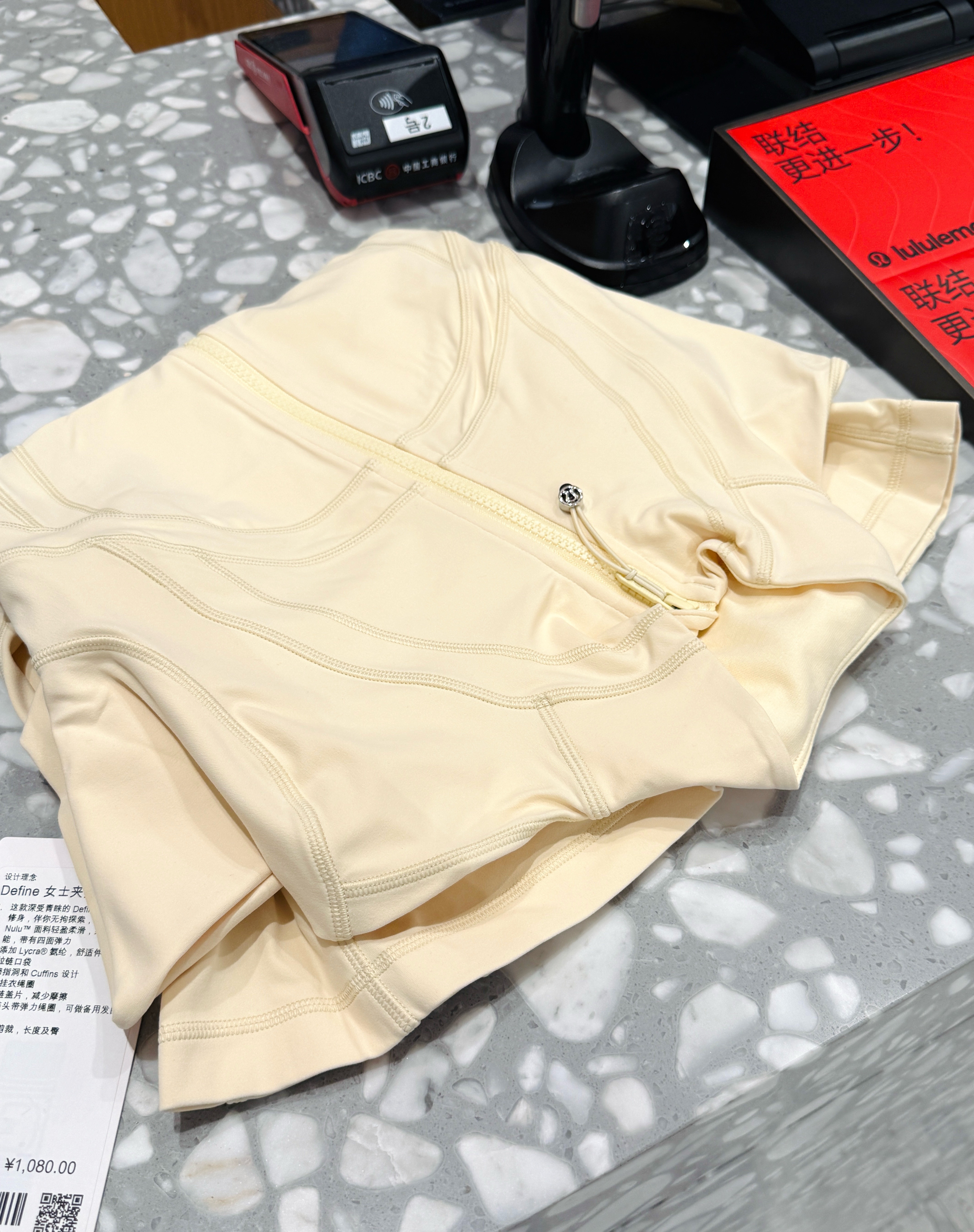 全上海最后一件define奶油黄且刚好是我的码被我拿下吗…..那很幸运了🤪 