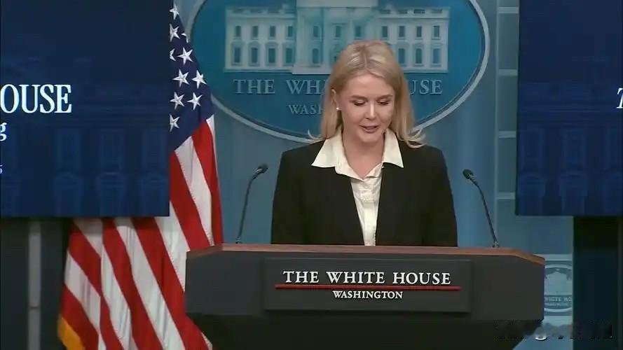 就在刚刚

美国白宫宣布了

2025年11月1日，商务部新闻发言人在例行记者会