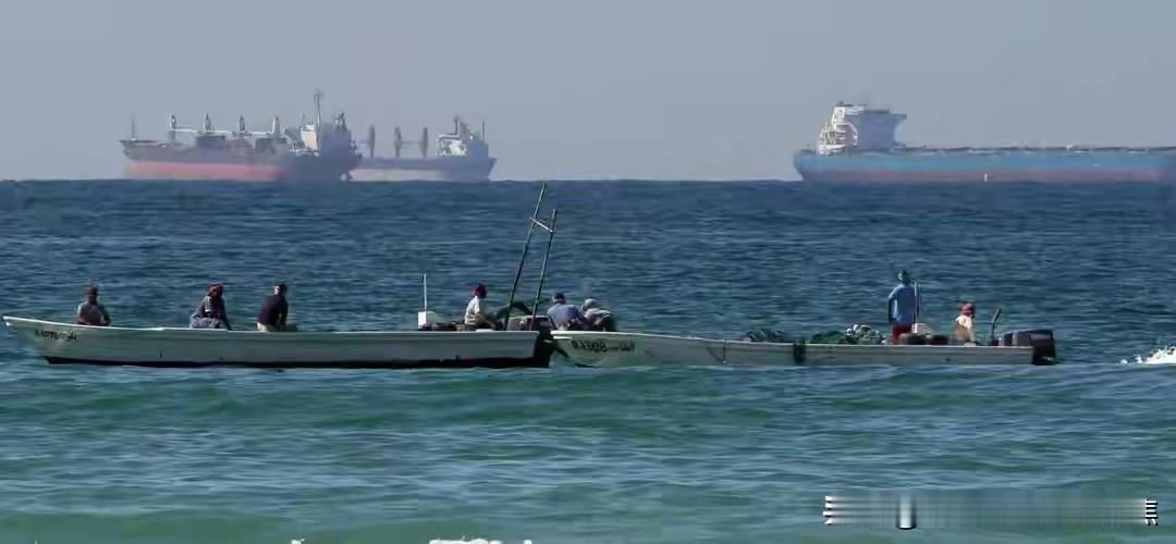 伊朗外交部和革命卫队互怼
霍尔木兹海峡开放和关闭各执一词开了又关
伊朗外长阿拉格