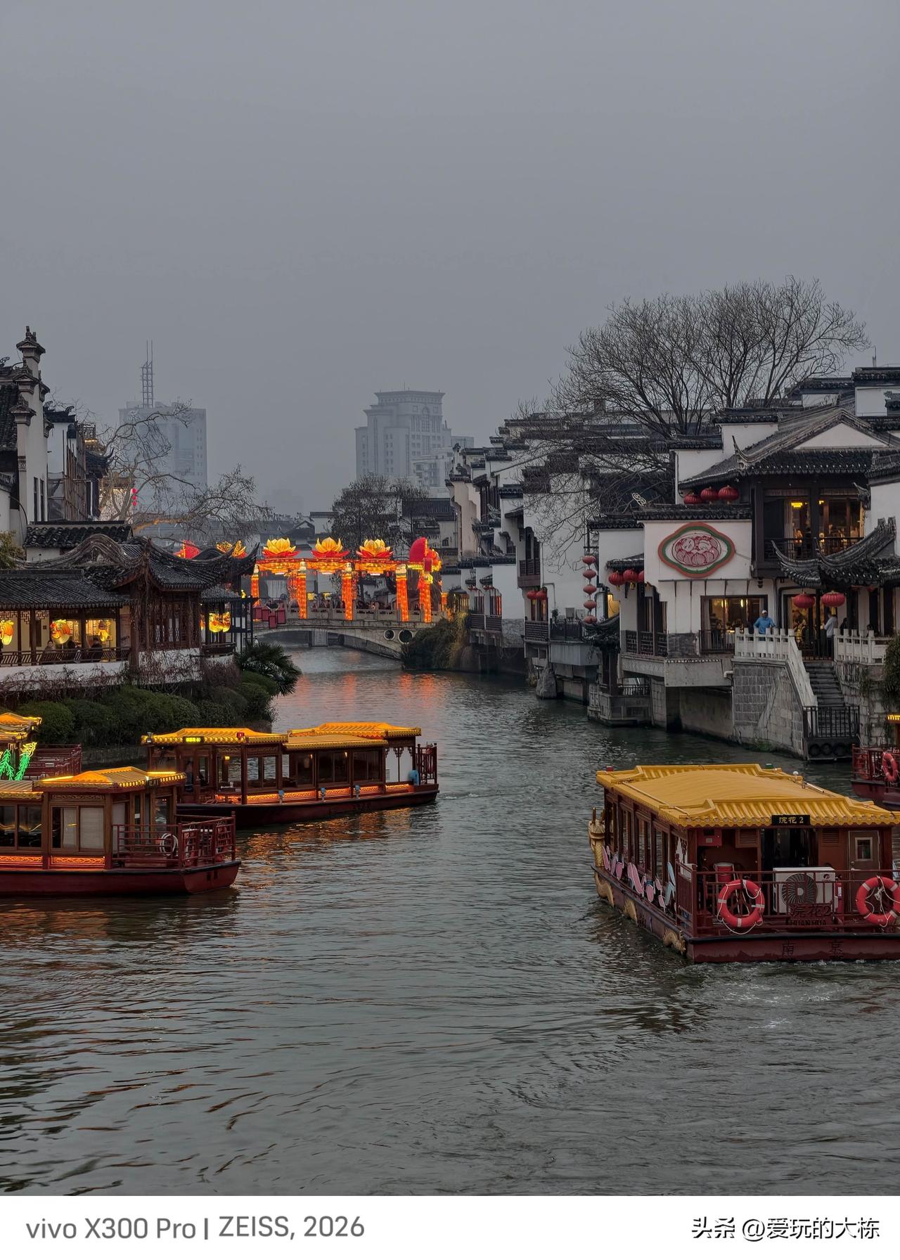 今天夫子庙秦淮河游 南秦淮河 手机摄影 跨过南京长江黄河大桥有感而发：春风又绿江