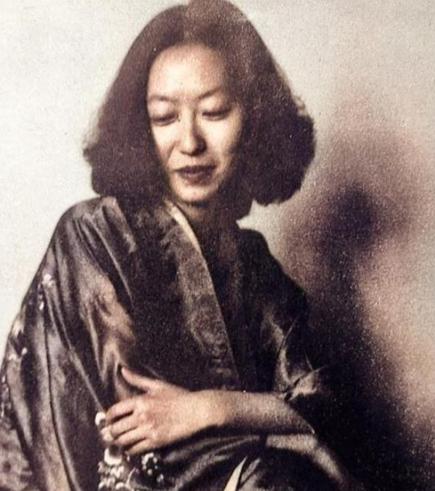 一个深夜，张爱玲主动挽留 65 岁的赖雅过夜，一夜之后便发誓要嫁给他，究竟发生了