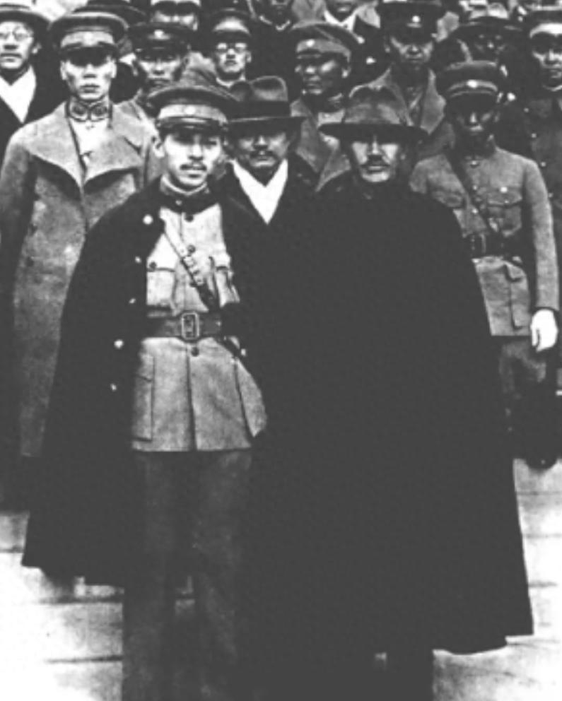 蒋介石在西安事变被扣押，历史上有多少重量级人物为保护他拼死牺牲了呢？
1936年