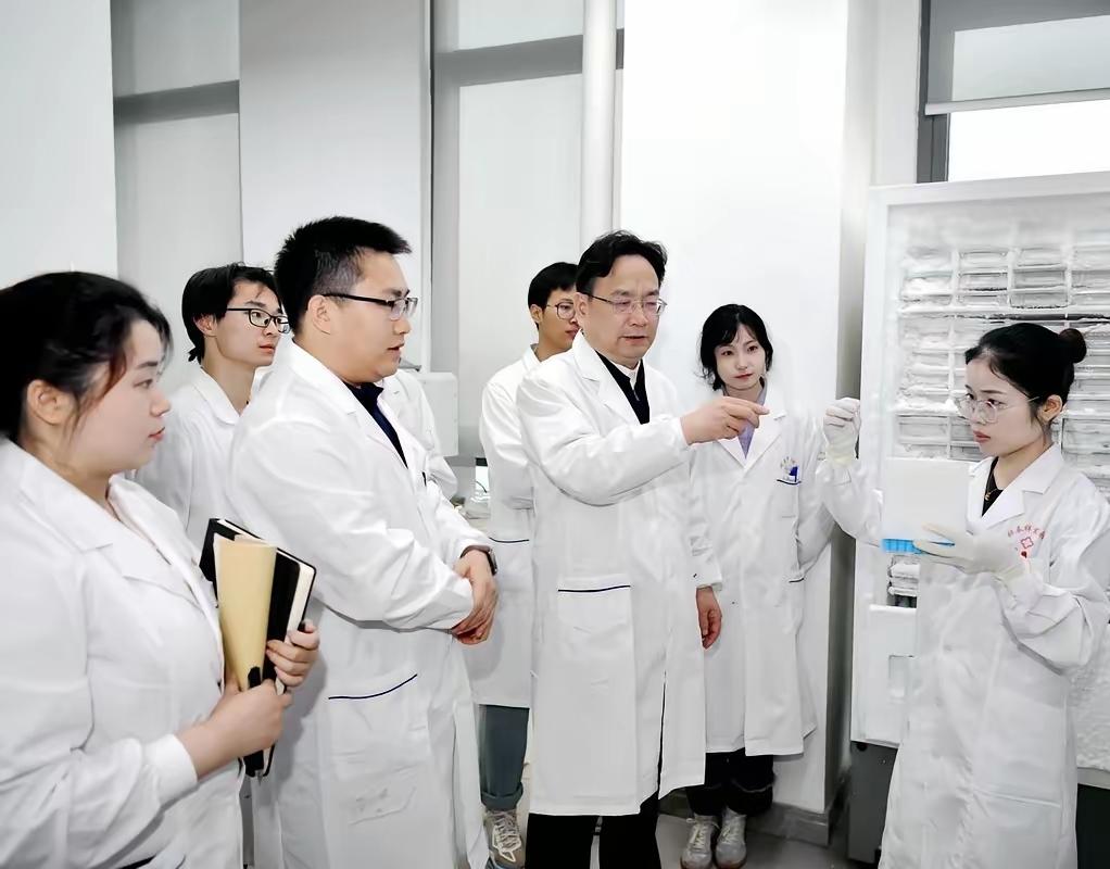 中科院向全世界正式宣布：停止一切拨款，西方学界哀嚎一片
 
别被标题带偏！这不是