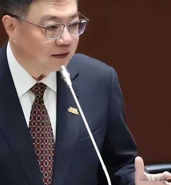 把“中华民国”都抬出来了，并标榜“这是事实也是现状，不会也不容改变”，还不容改变
