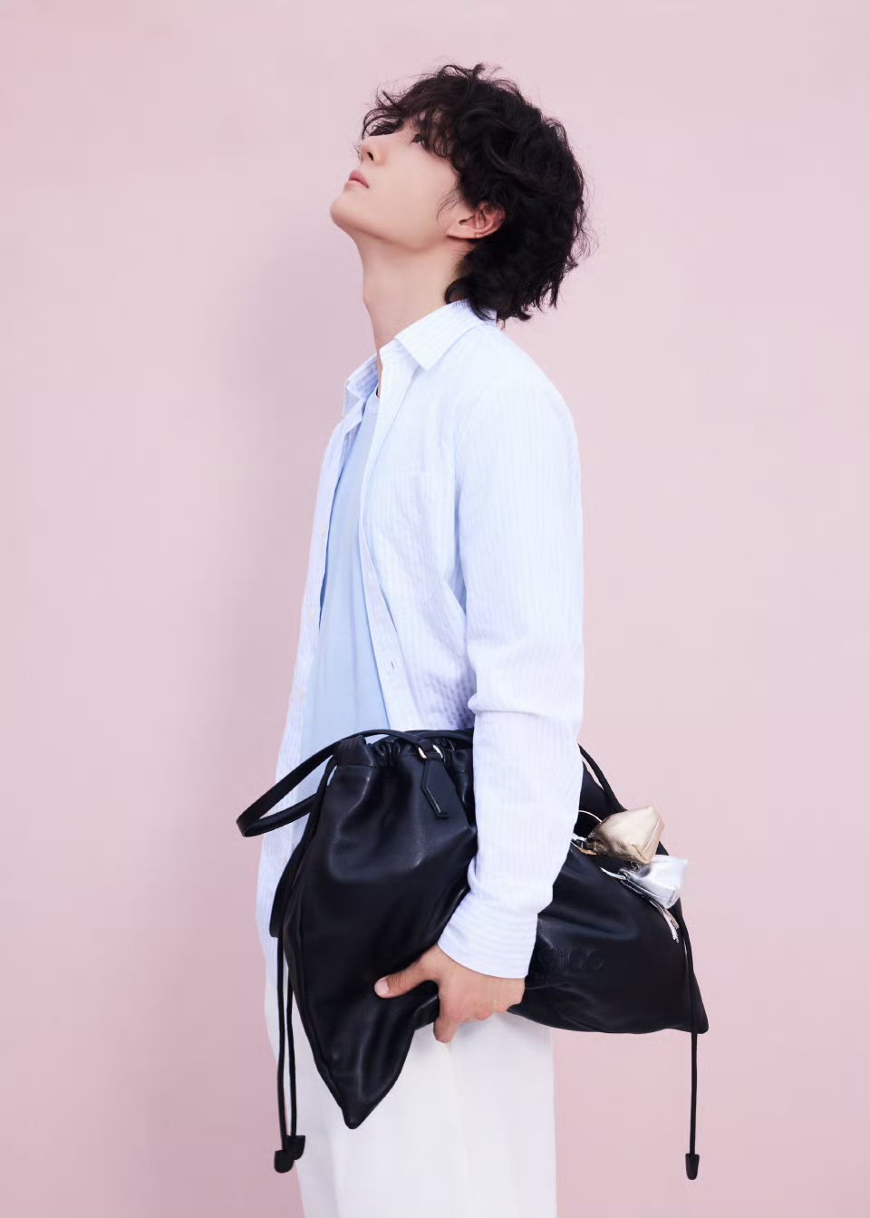 王一博浪漫四宫格，这组拍的好清爽[赞] ​！ ​​​