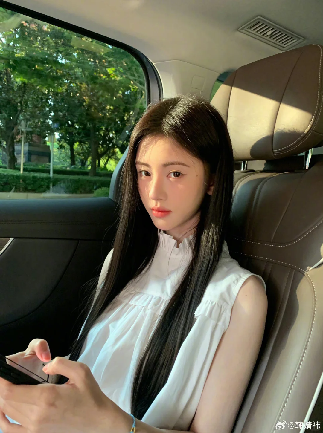 鞠婧祎丨又到周末咯~ ​​​