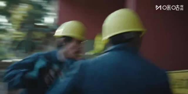 王凯彭昱畅零帧起手打配合彭昱畅临场应变力给到一个夯马憩与春晓潜入屋内搜集线索，不
