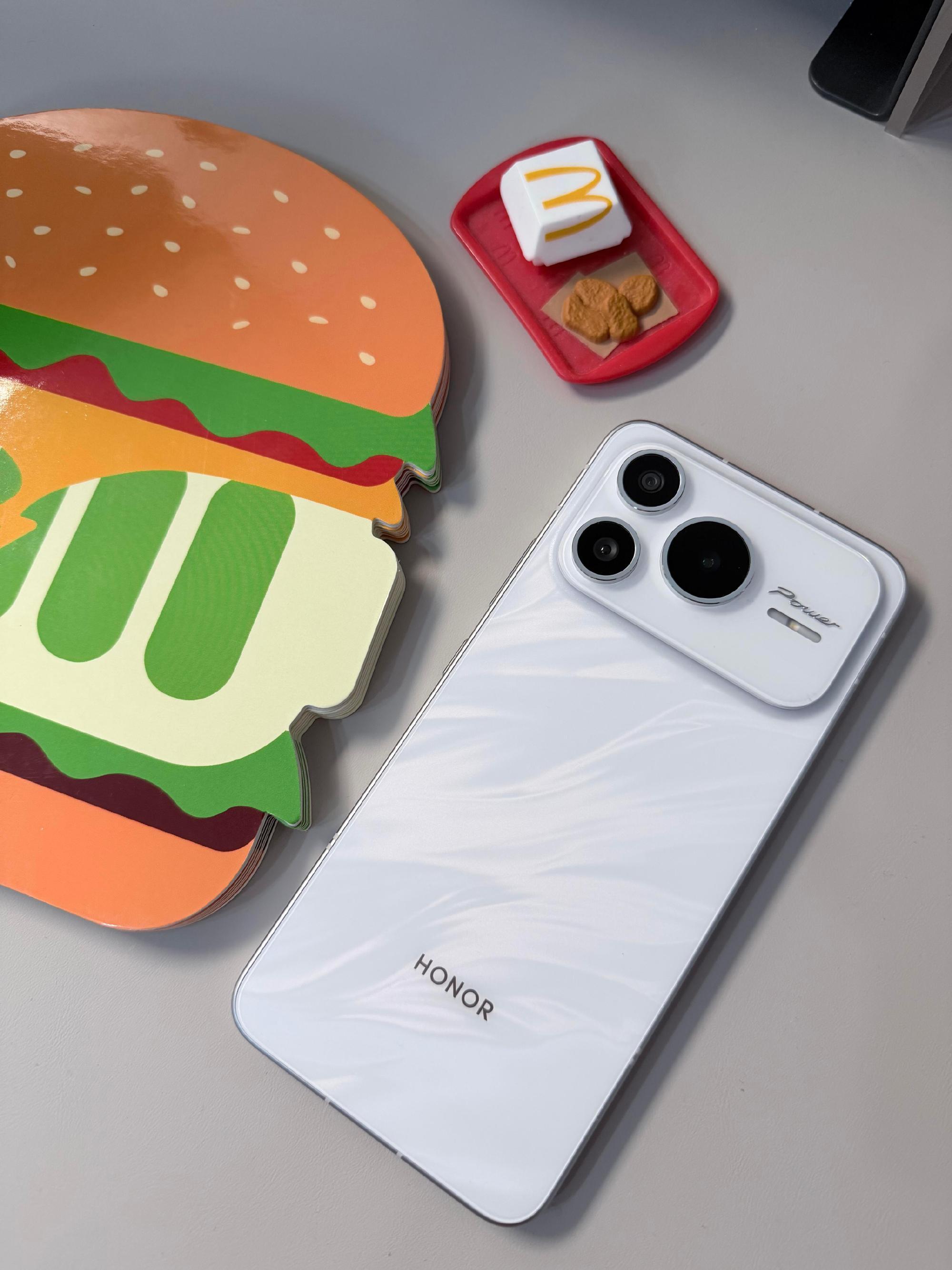 微博之夜阵容夯爆了荣耀Power2真的把我的续航焦虑彻底治好了！10080mAh