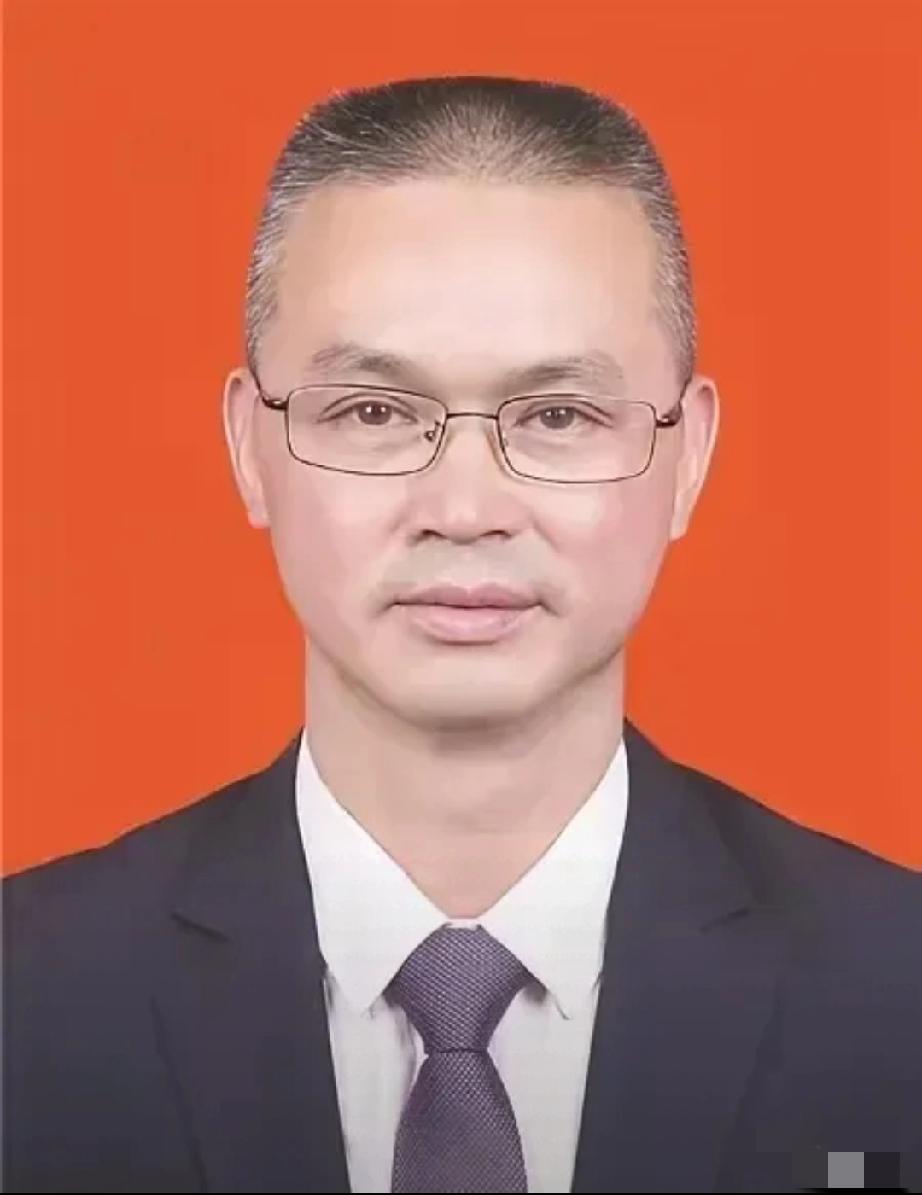  
 
1997年，19岁战士为救人而牺牲，父母几度昏厥，可谁料20年后，战士母