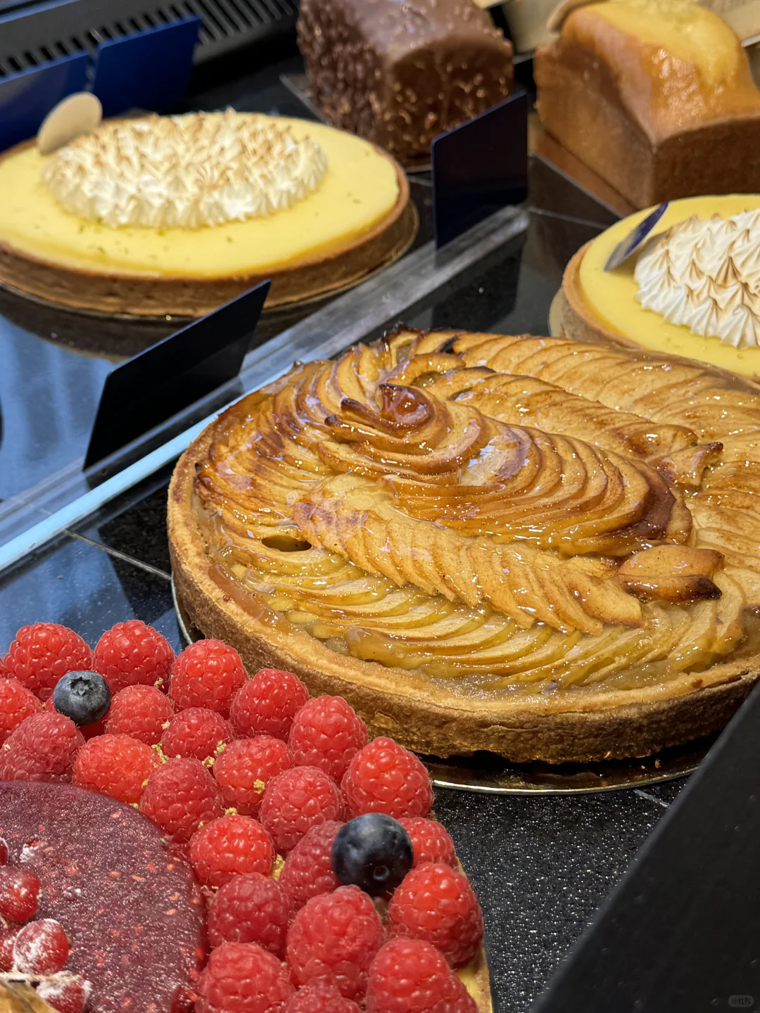 巴黎🍰面包3个只要40r的甜品店