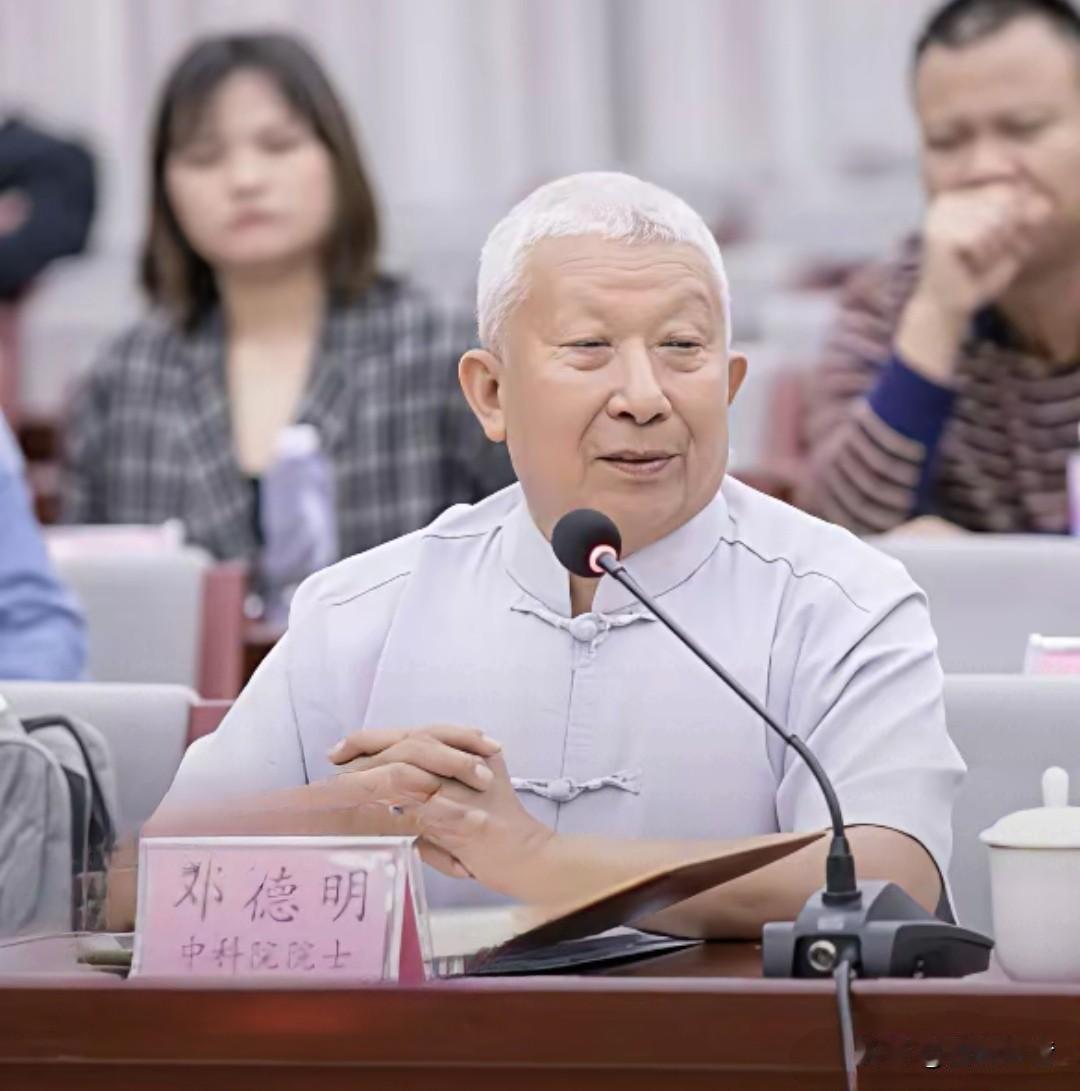 查无此人的“院士”，究竟打了谁的脸？

这年头，冒名顶替好歹还有个“名”可冒。可