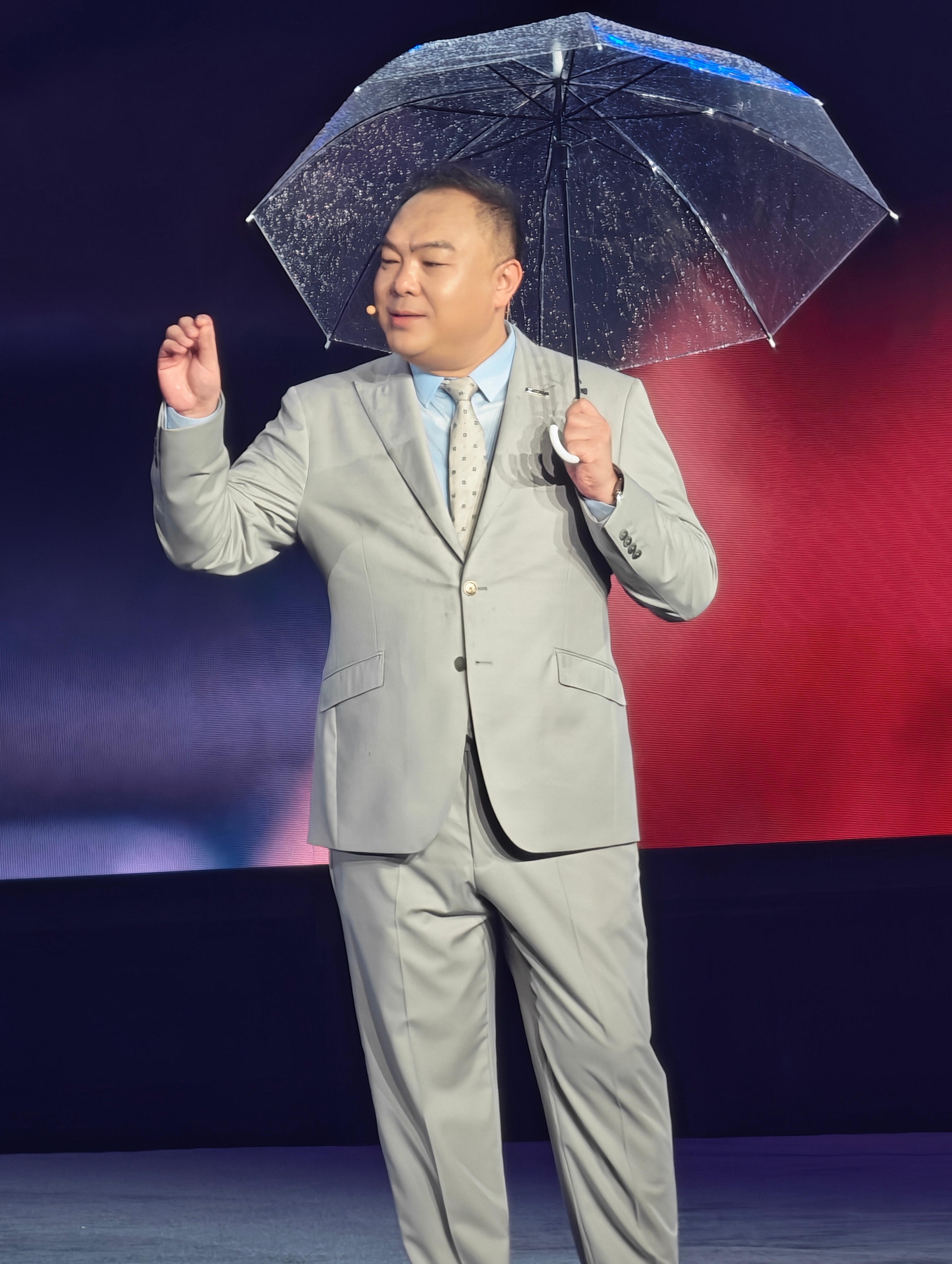 一场雨中的发布会，遇水则发！！大唐一定大卖虽然已经很爆了也是辛苦路总了，加油路总
