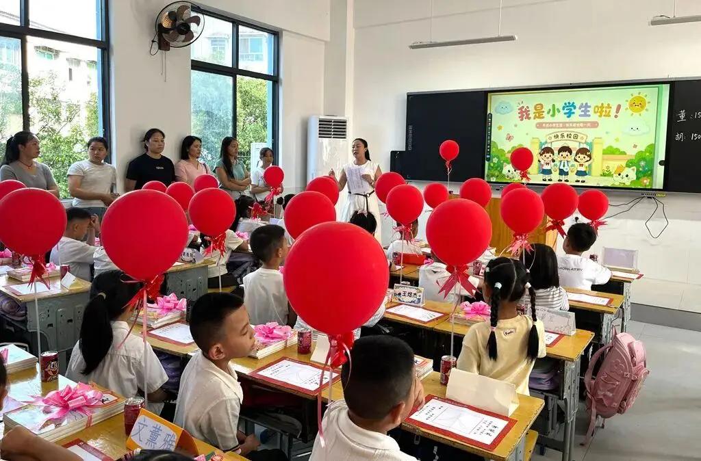 一年级新生每天回家“静坐5分钟”？这是教育还是折腾？

有些学校的创新作业，我真