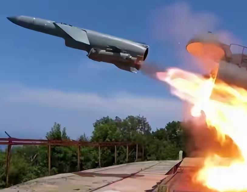 美国被打得溃不成军，而俄罗斯可就不一样了。在俄乌冲突的这几年时间之中，顶住了北约