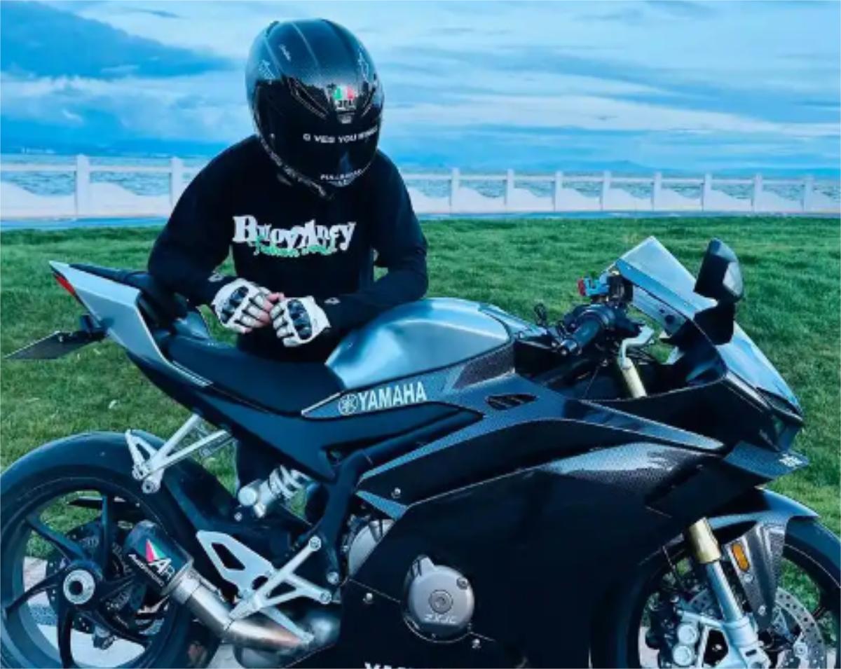 2026年3月末，葡萄牙阿尔加维国际赛道的风，见证了中国摩托产业的历史性时刻。世