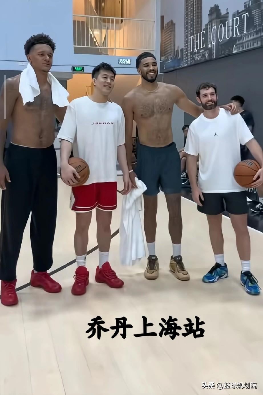 好久不见郭艾伦，要是这次世预赛有你多好啊！

乔丹上海站的活动现场，塔图姆和班凯