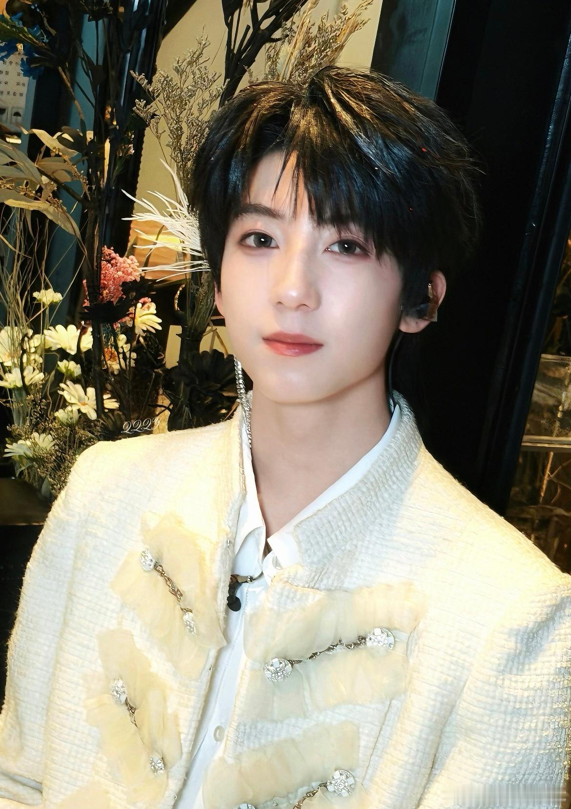 杨博文陈浚铭数据组维权妆造粉丝见爱豆一面不容易妆造有要求也挺正常的吧杨博文YBW