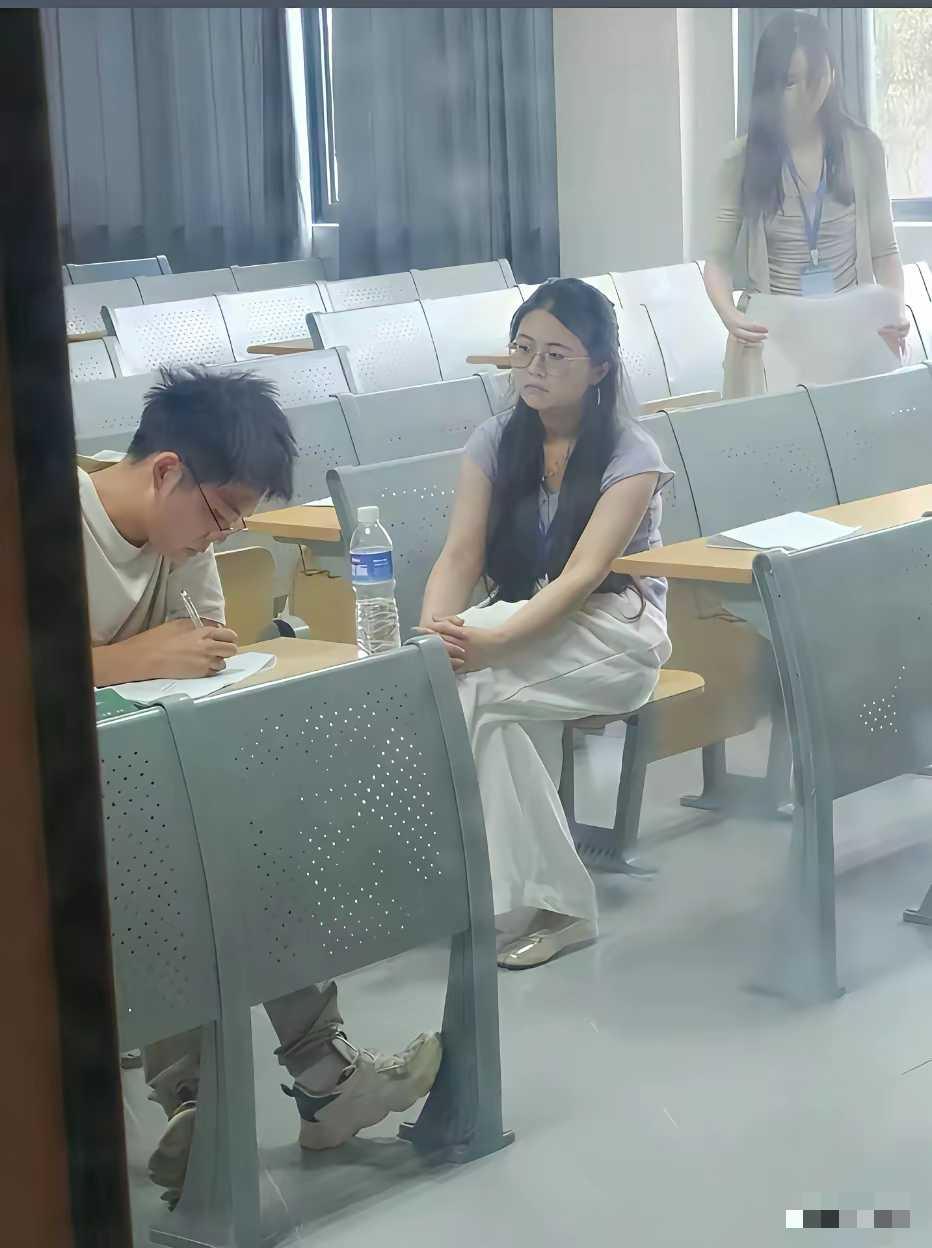 走又不甘心，想写也不会写，想抄也抄不了