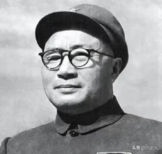 建国后毛主席让他当总参谋长，他果断婉拒：我不当高官，只愿做教书先生
 
新中国成