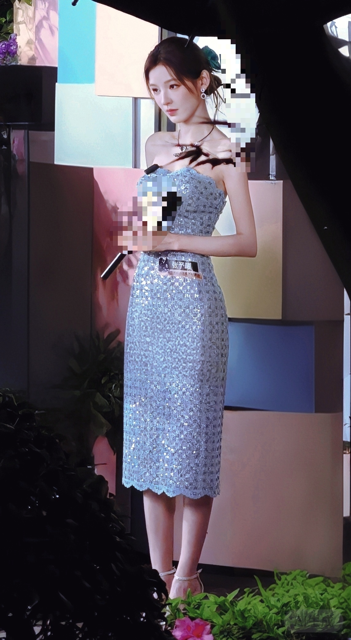 张予曦宴会上的张予曦晚宴偶遇张予曦好权威的美貌，哪怕超近距离的怼脸也找不出死角 
