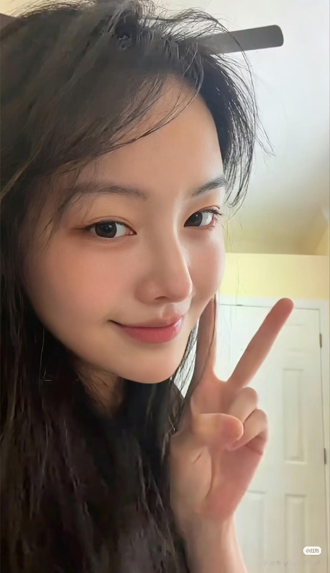 又一位穿红裙cos贝微微的网红火了！网友：有三分像已是绝色！
没想到五年过去了，