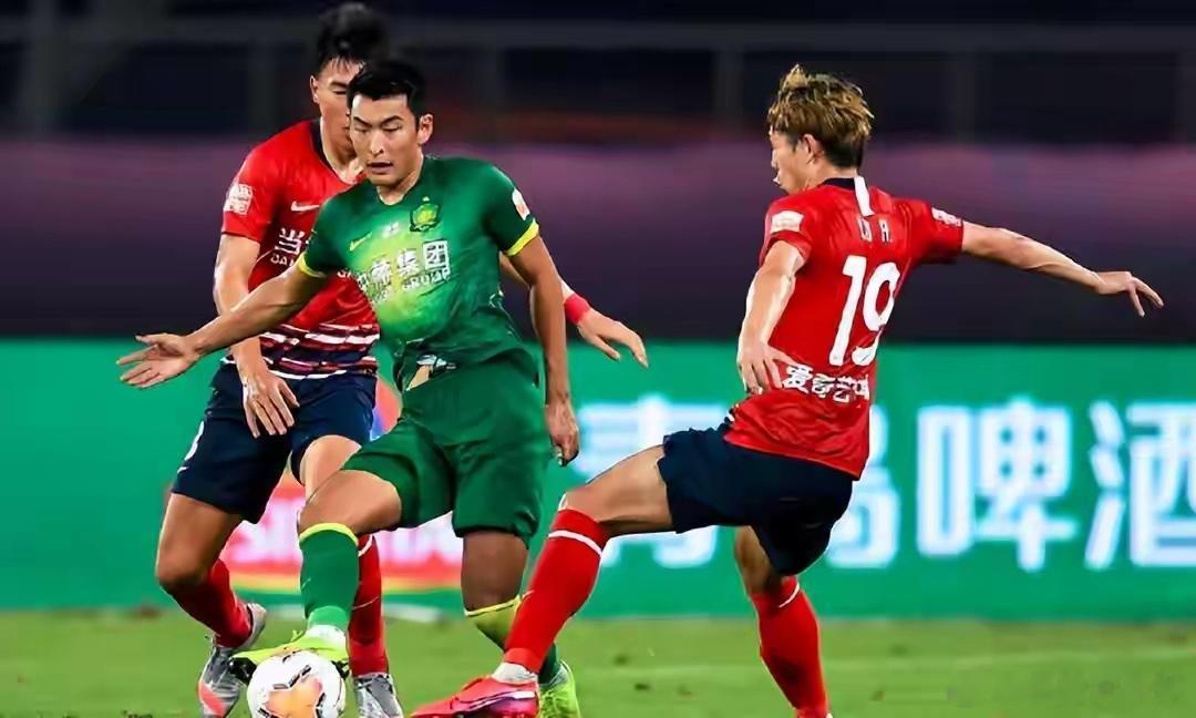 2选1！国安引援锁定双王牌 “中超过人王+中超姆巴佩”二选一2025冬窗转会期，