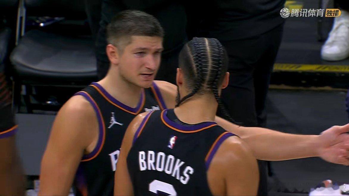 狄龙半场4次犯规！湖人vs太阳