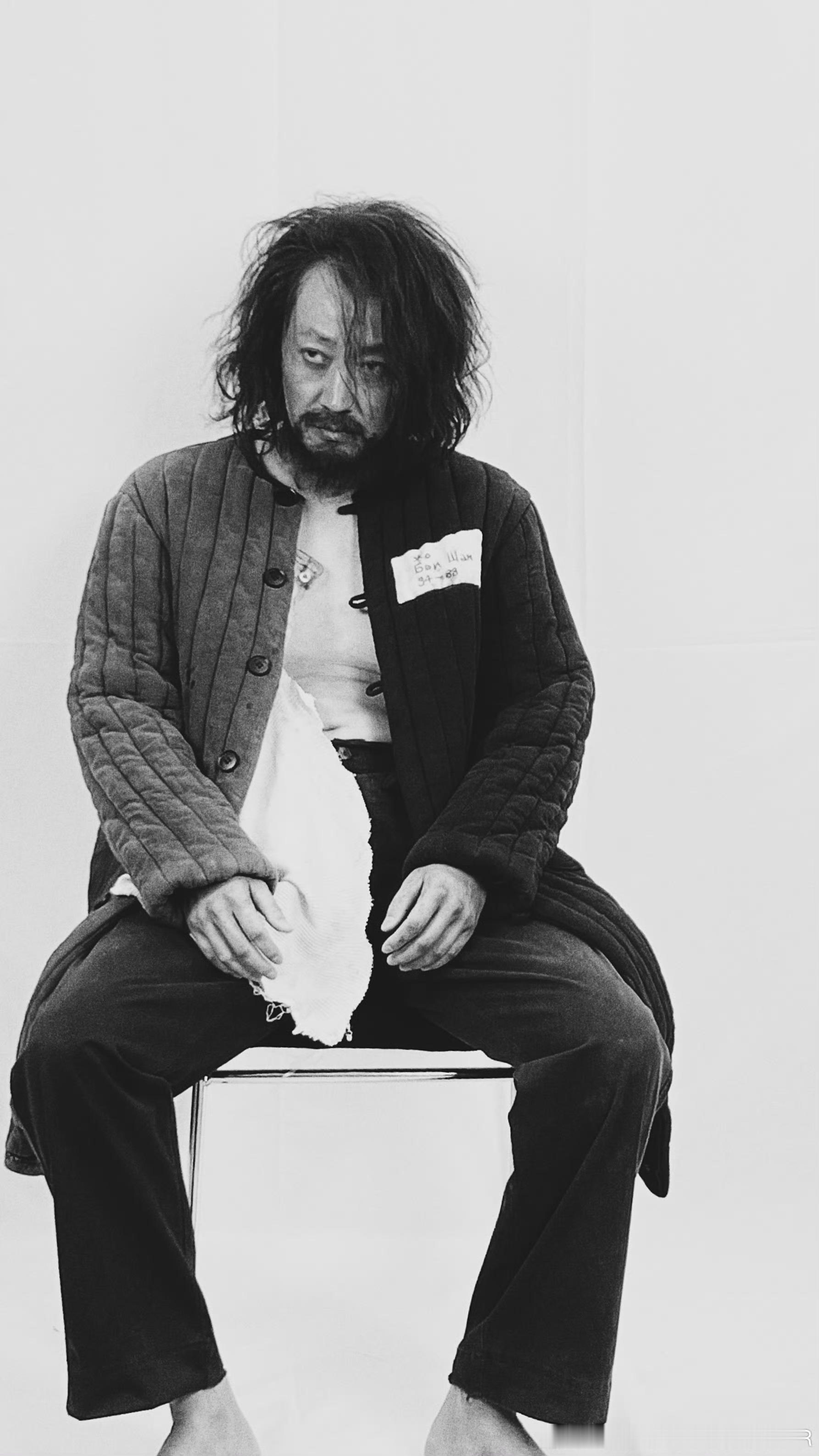《电影大风杀 》导演张琪分享悍匪北山幕后照，这个狂野造型（图1）并未在片中出现，