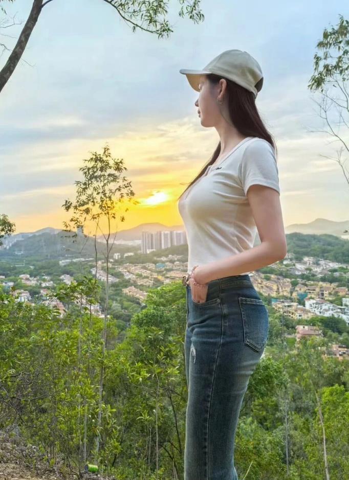 人间烟火气，最抚凡人心，一餐家常便饭、一缕阳光温柔地洒在身上，一次朋友的暖心问候