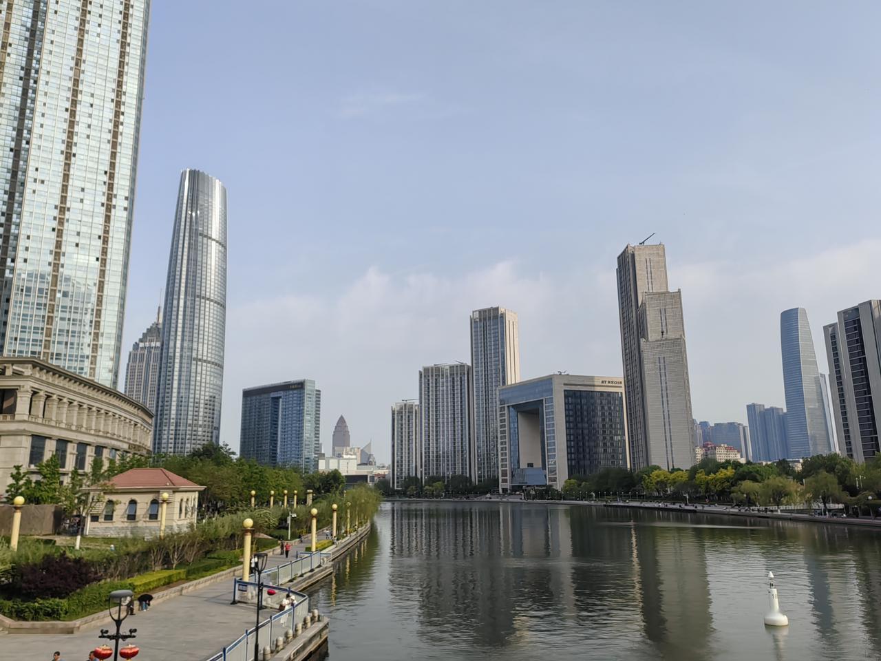 我这人幸福点很高的，哪怕一件小事，我就开心幸福一整天。
    昨天，今天忒开心