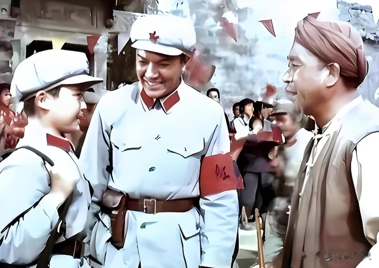 1955年全军首次授衔，29岁的向轩被授予中校军衔。阅档首长盯着履历上“军龄22