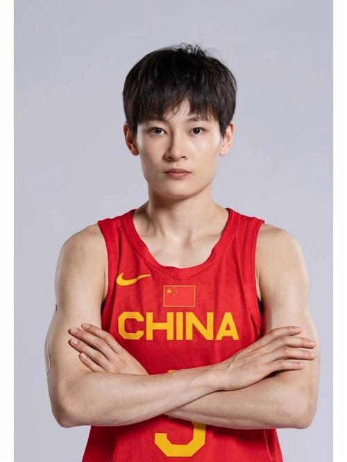 中国女篮原队长杨力维，在中国女篮战胜捷克女篮的赛后说：“我认为长时间集训不是最优