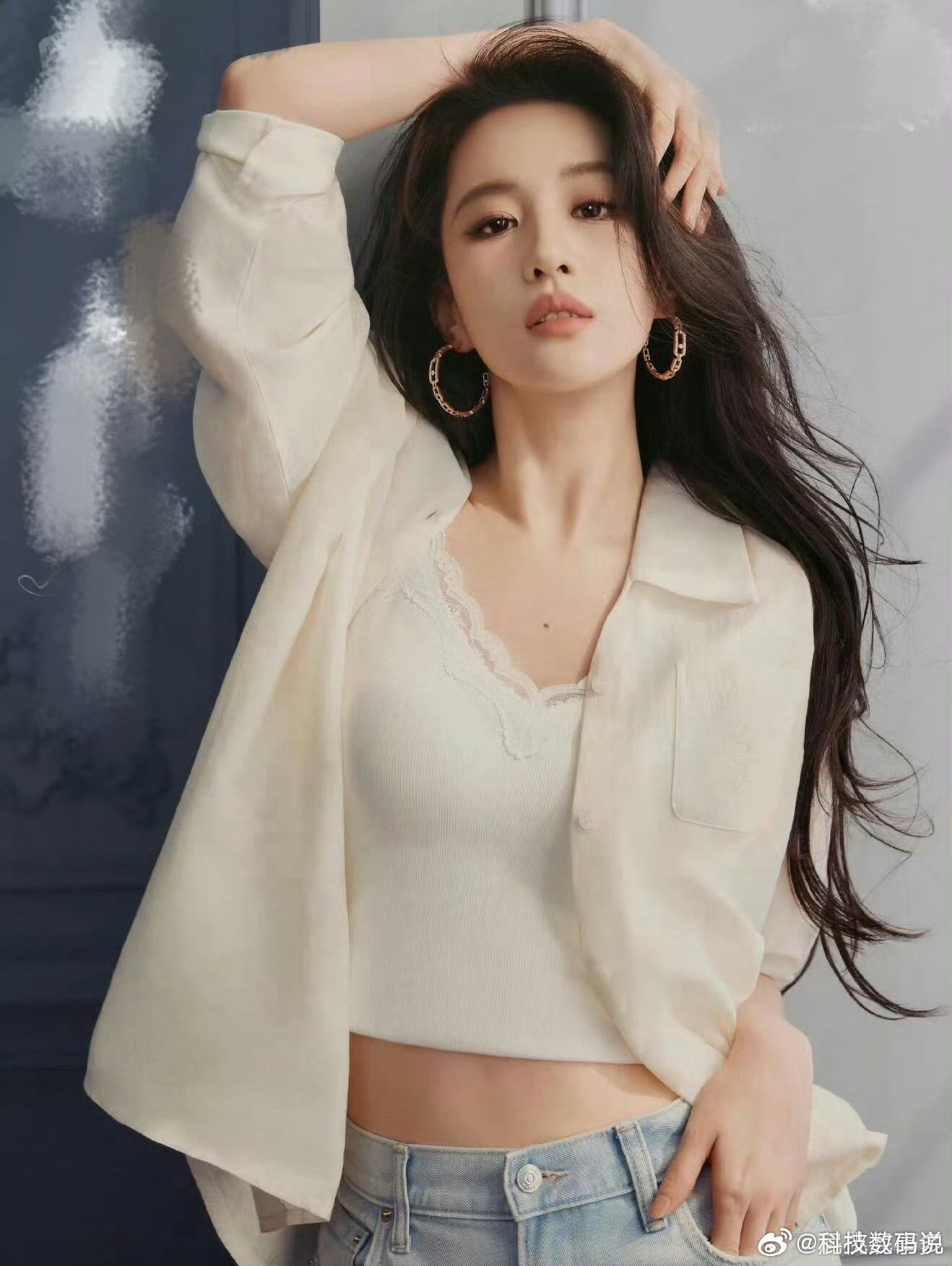 刘亦菲美神降临哇偶，就问你美不美？ 