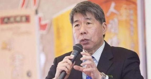 张亚中曾说：国民党有四种，第一是美国国民党，代表人物是朱立伦。主张亲美，一切都从