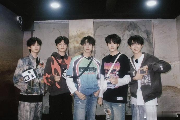 TOP登陆少年团新歌概念影像MV热血竞速游戏概念影像释出，全员镜头表现力在线，T