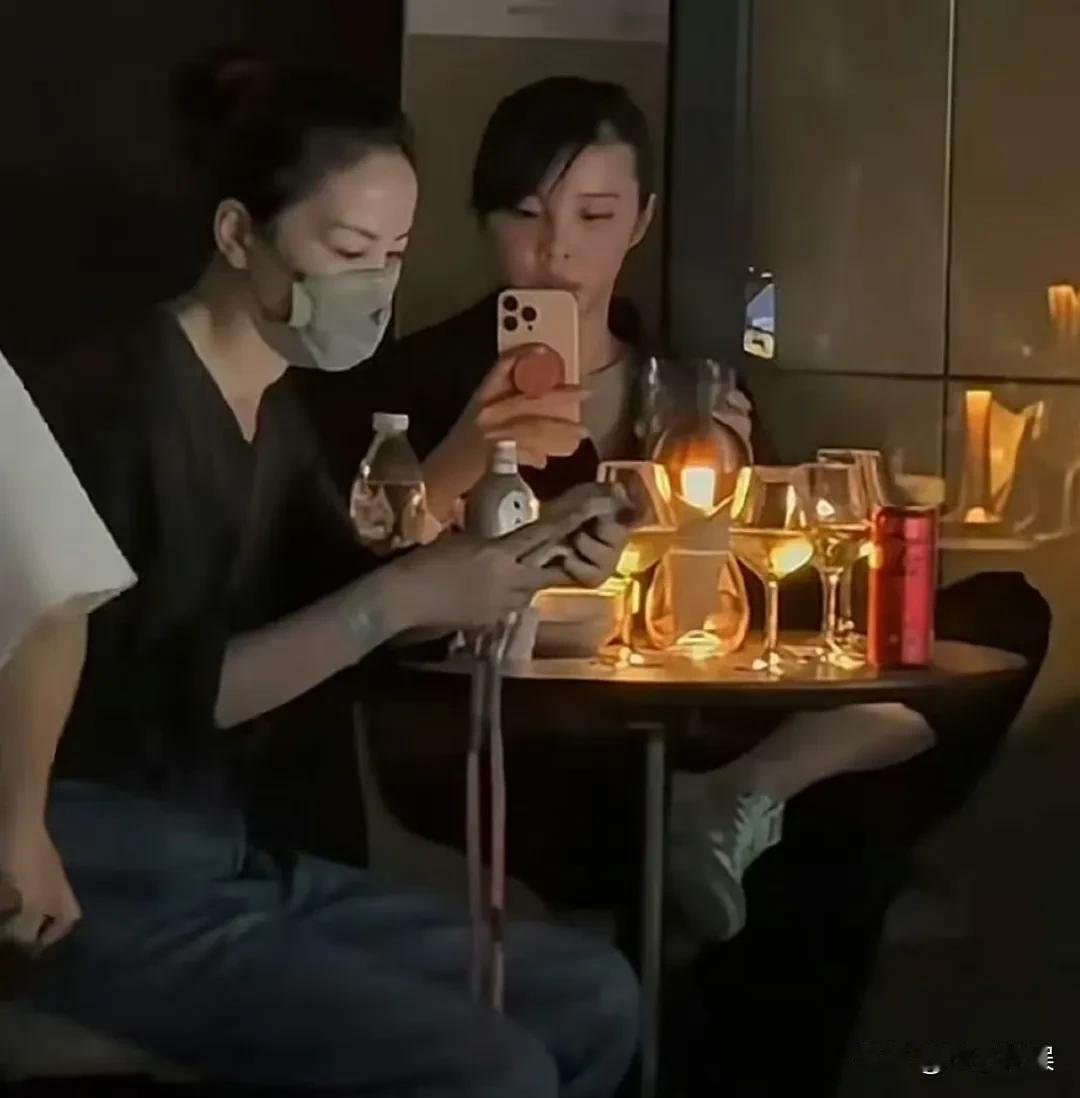 谢霆锋万万没有想到吧！
自己时隔20多年才开的演唱会，而且精心准备了那么久！台上