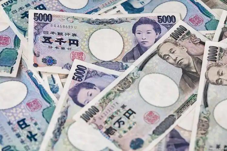 日元长期处在贬值通道，期间多次出现快速下挫。
 
之前日本政府与日本央行投入超过
