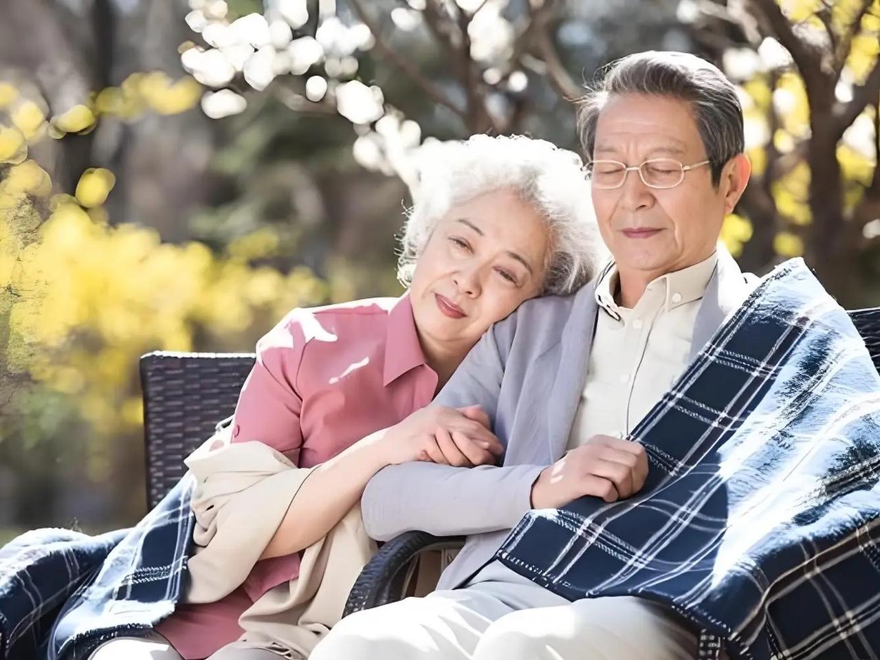 年高莫气傲，
健康赛珍宝。
钱财身外物，
清贫心勿焦。